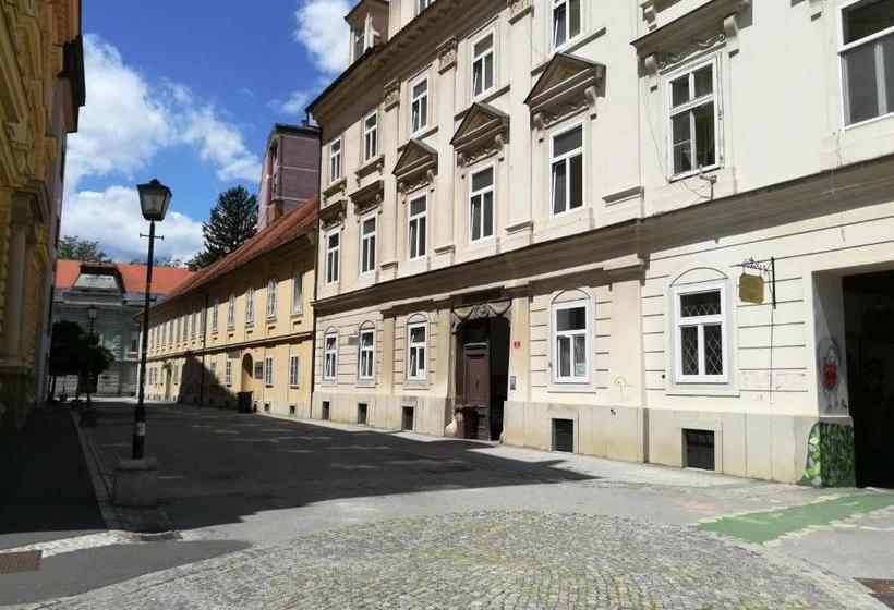 پانسیون Anna House