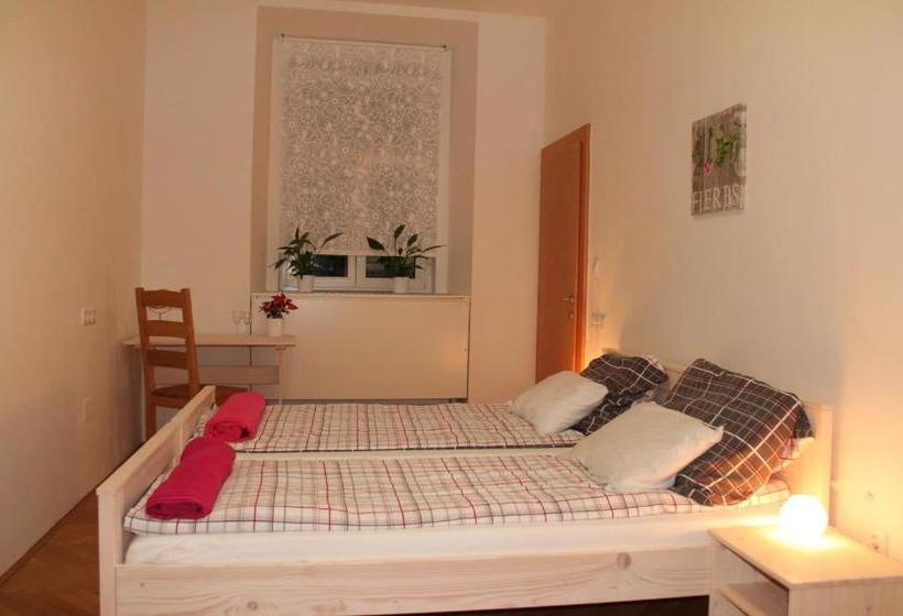 پانسیون Anna House