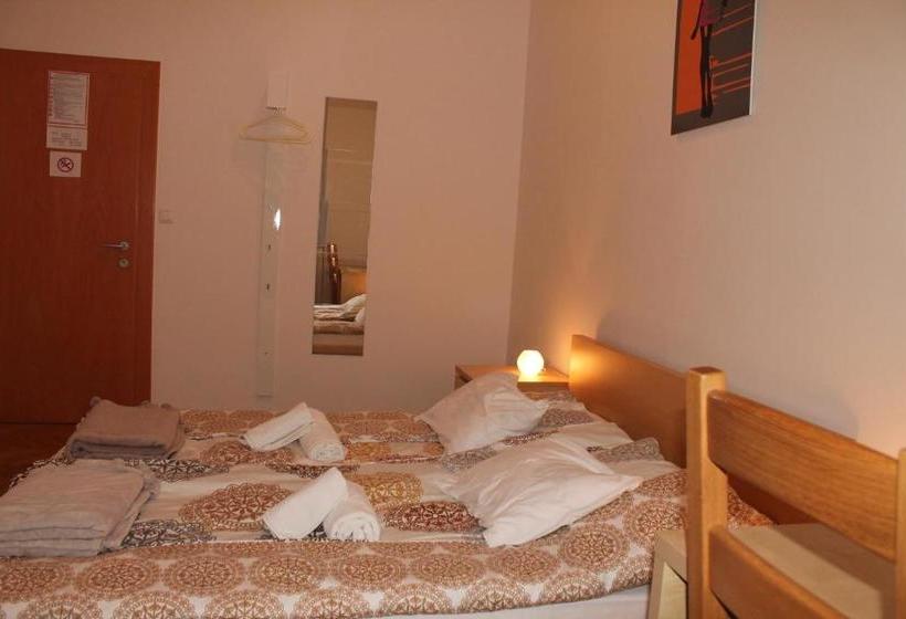 پانسیون Anna House