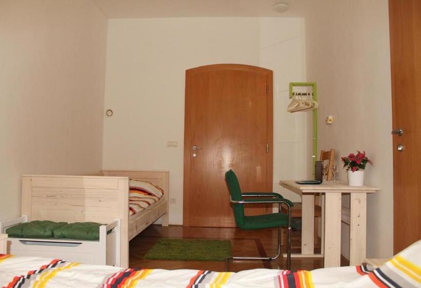 پانسیون Anna House