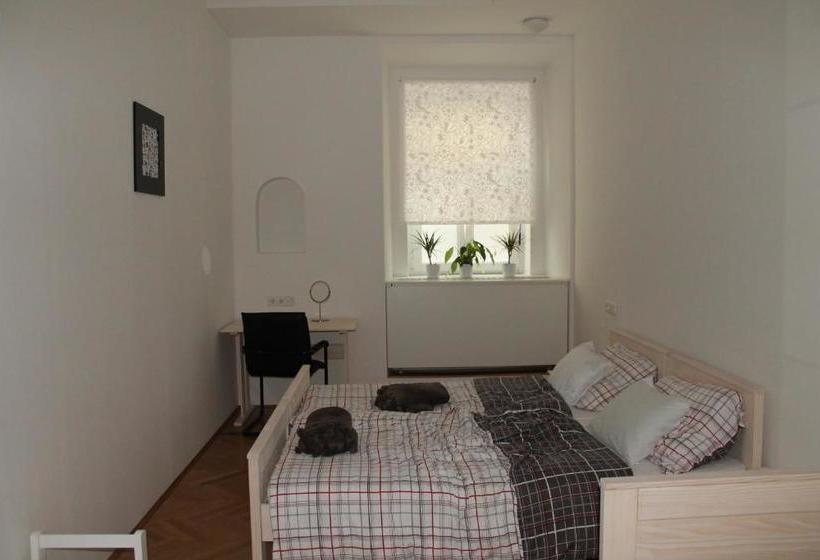 پانسیون Anna House