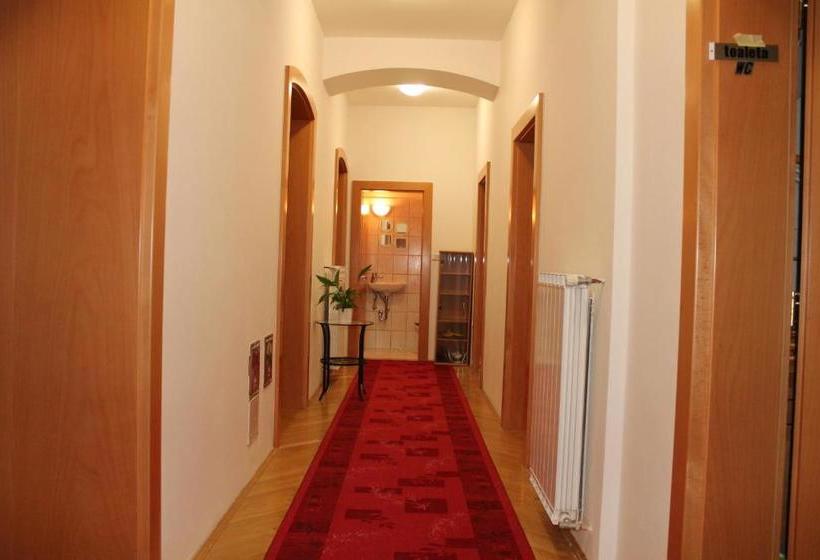 پانسیون Anna House