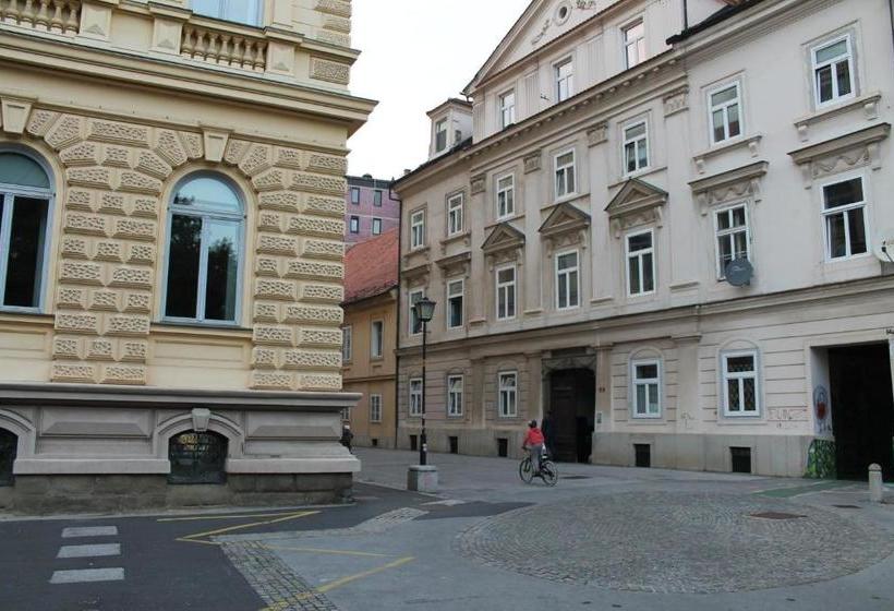 پانسیون Anna House