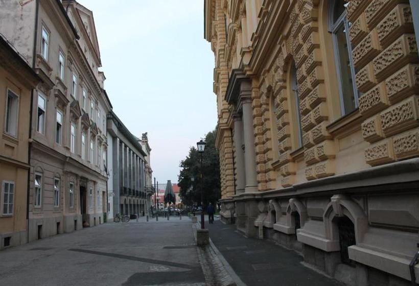 پانسیون Anna House