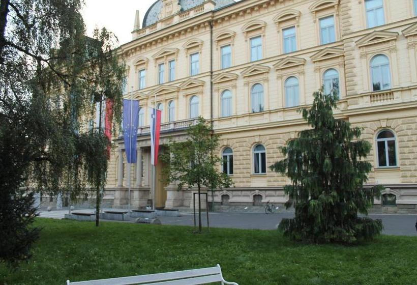 پانسیون Anna House