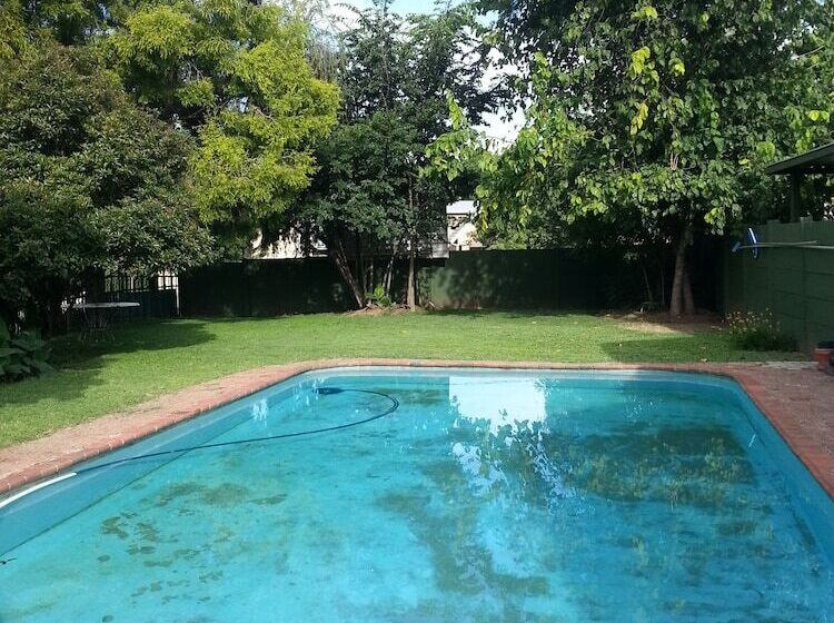 펜션 Boer And Brit Self Catering Guest House