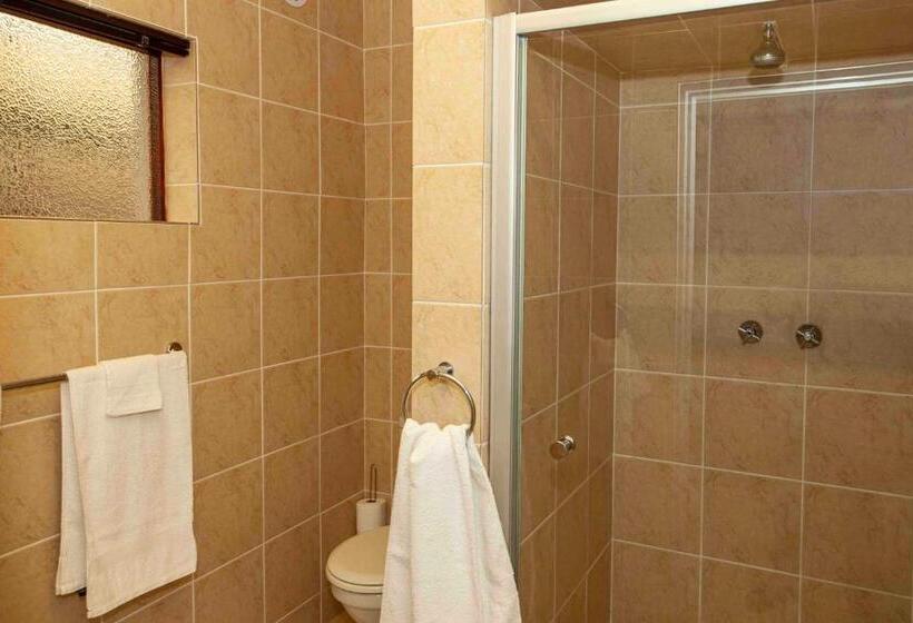 بنسيون D Urbanmist Self Catering Guest House