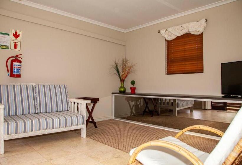 بنسيون D Urbanmist Self Catering Guest House