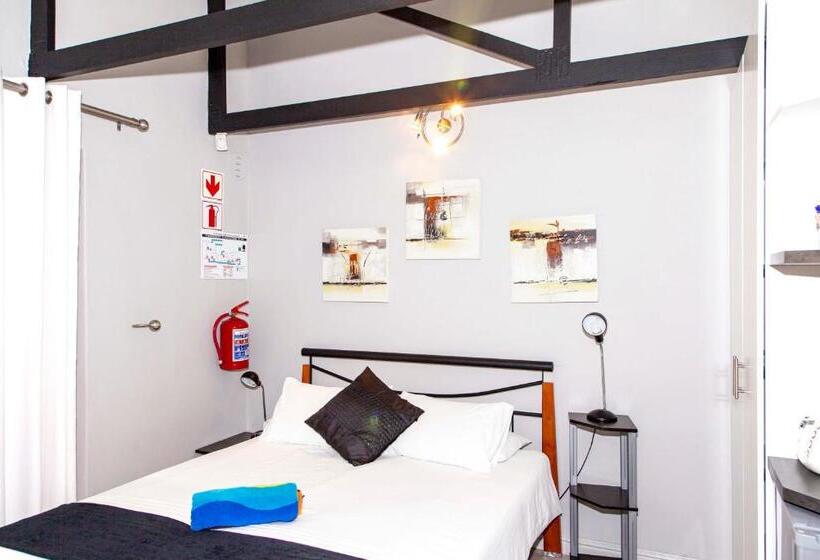 بنسيون D Urbanmist Self Catering Guest House