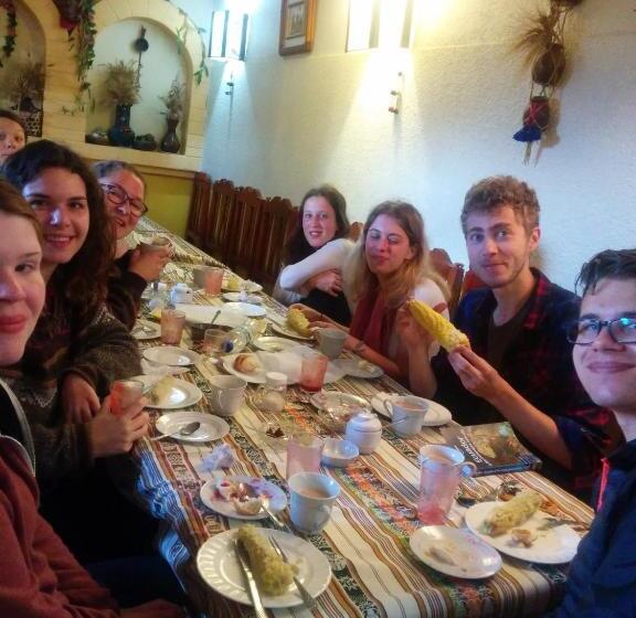 پانسیون Hostal Curiñan