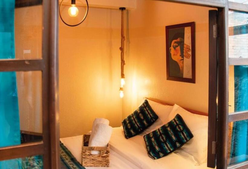 پانسیون Hostal Restaurant La Cigale