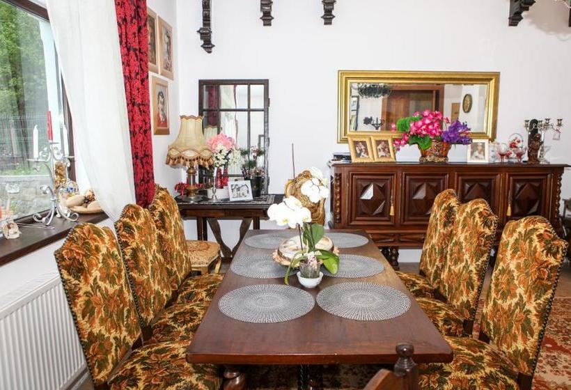 膳宿费 Il Piccolo Castello Busteni