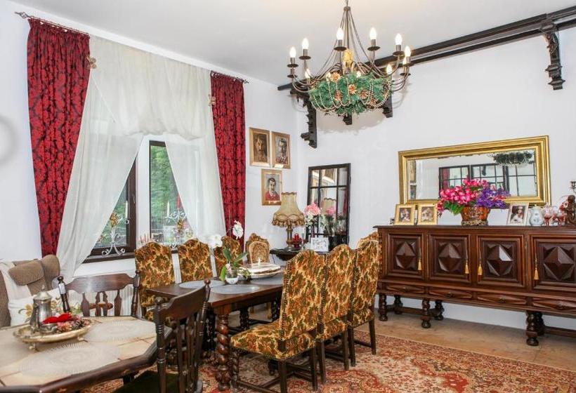 膳宿费 Il Piccolo Castello Busteni