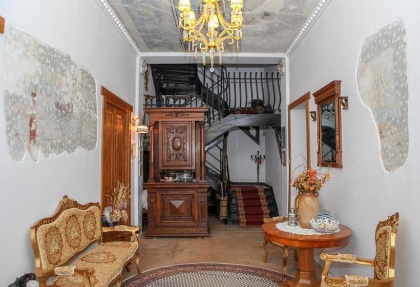 膳宿费 Il Piccolo Castello Busteni