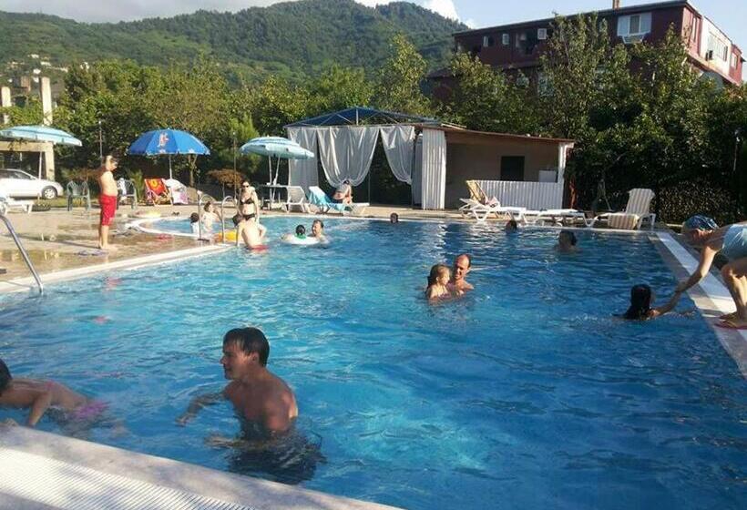 پانسیون Kvariati Grand Guest House