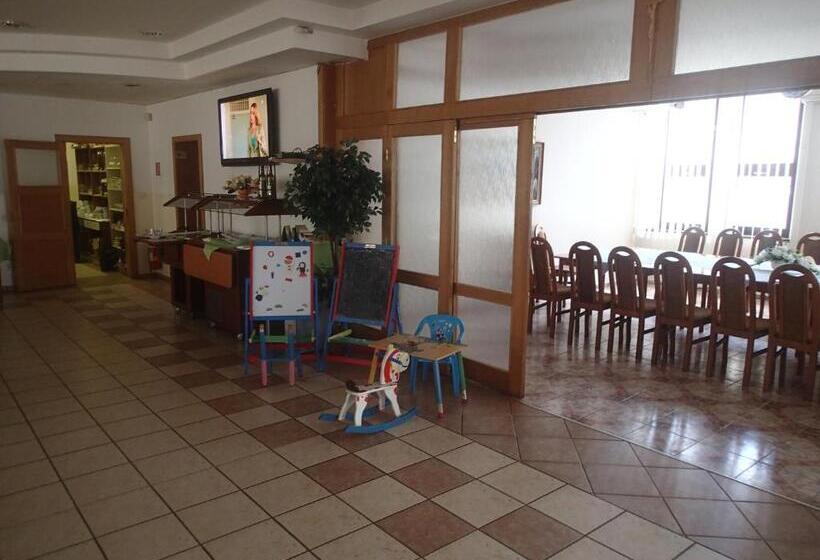 بنسيون Penzión A Reštaurácia U Jeleňa