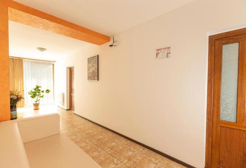 بنسيون Rosiem House