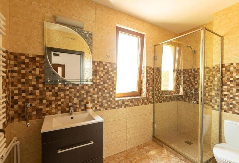 بنسيون Rosiem House