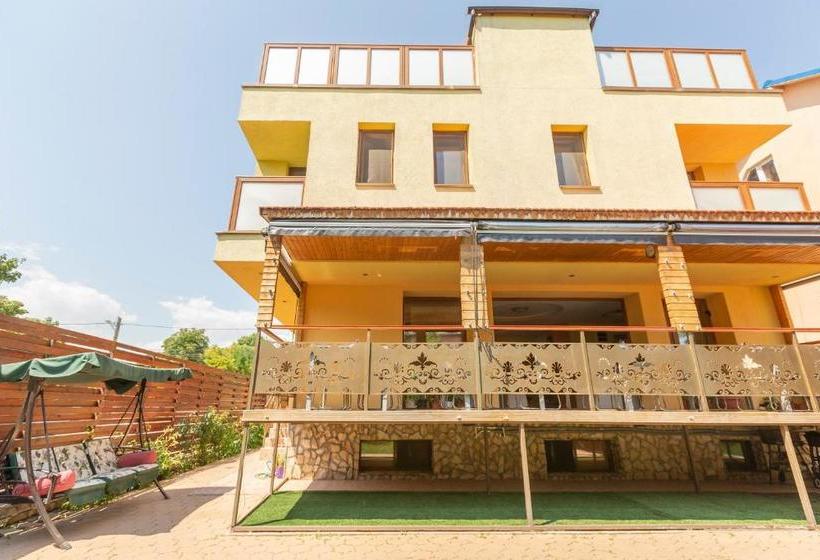 بنسيون Rosiem House