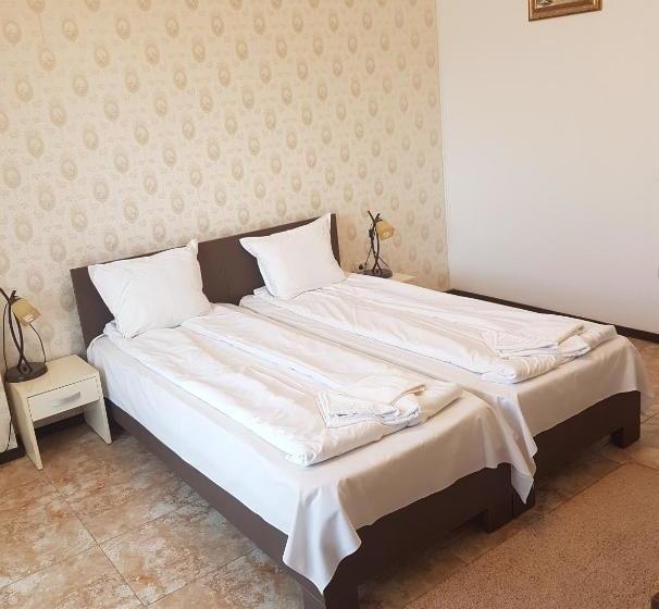 بنسيون Rosiem House