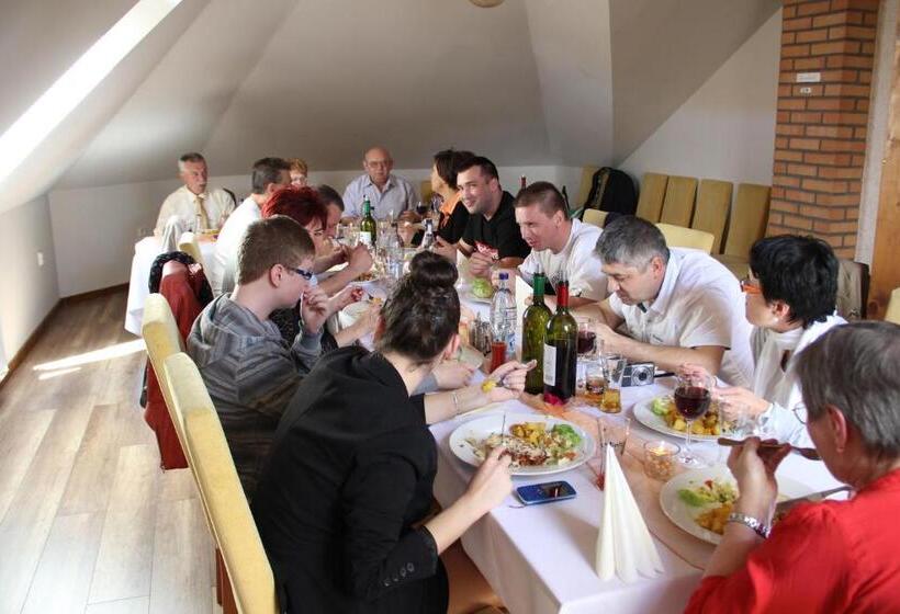 پانسیون Sabbia Ristorante   Reštaurácia A Ubytovanie Prievidza
