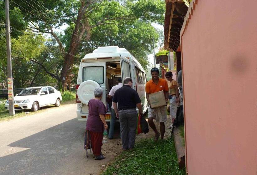 پانسیون Southcanal Holidays