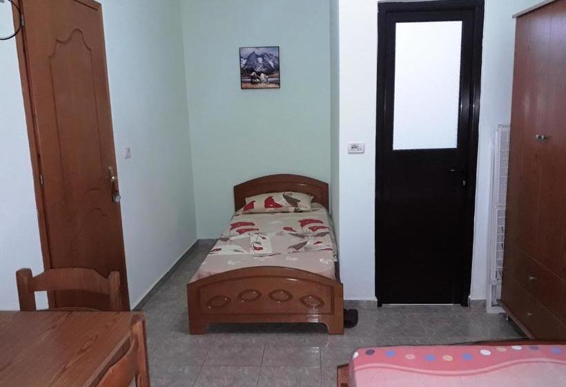 ペンション Tani's Guesthouse