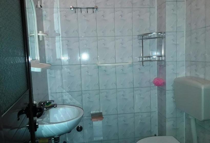 ペンション Tani's Guesthouse