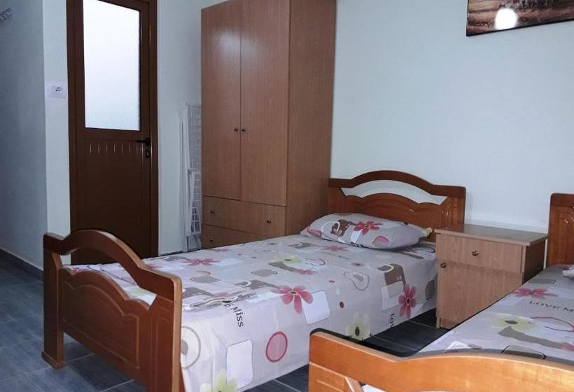 ペンション Tani's Guesthouse