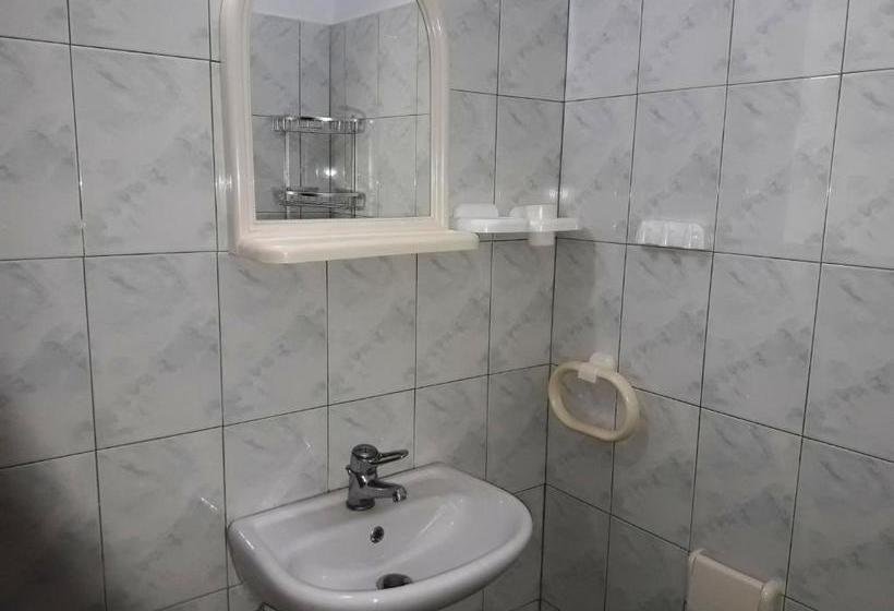 ペンション Tani's Guesthouse