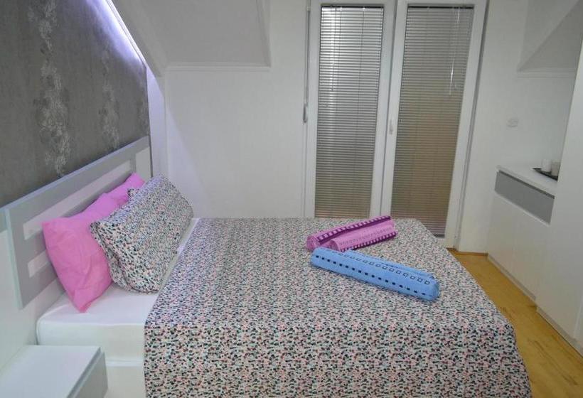 پانسیون Villa Renessans