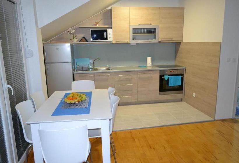 پانسیون Villa Renessans