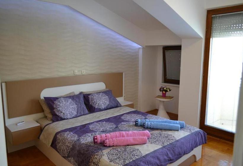 پانسیون Villa Renessans