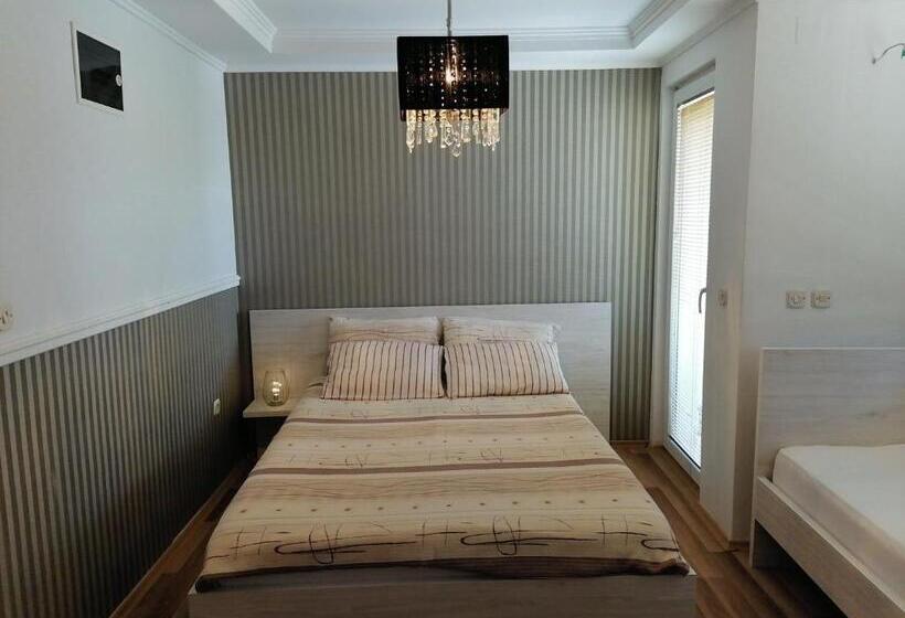 پانسیون Villa Renessans