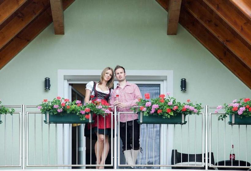 ペンション Weingut Zirngast