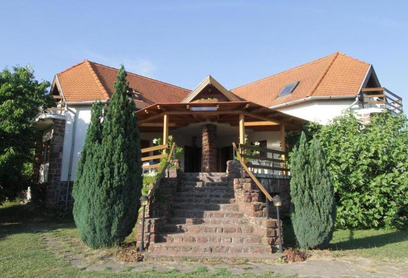 Vöröskő Apartmanház