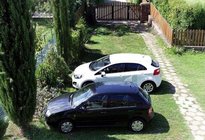 Vöröskő Apartmanház