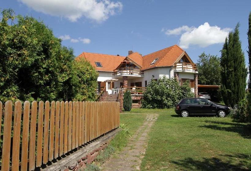 Vöröskő Apartmanház