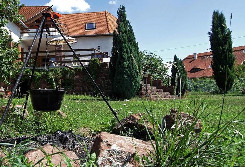 Vöröskő Apartmanház