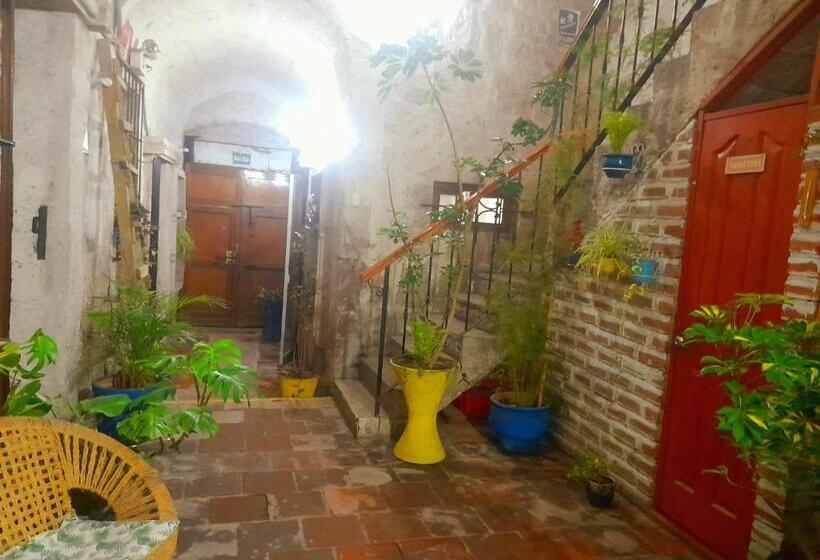 ユースホステル Bubamara Bolivar