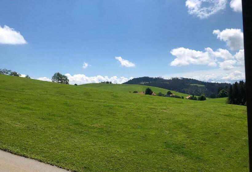 ユースホステル Hirschen Wald Gasthaus & Bäckerei