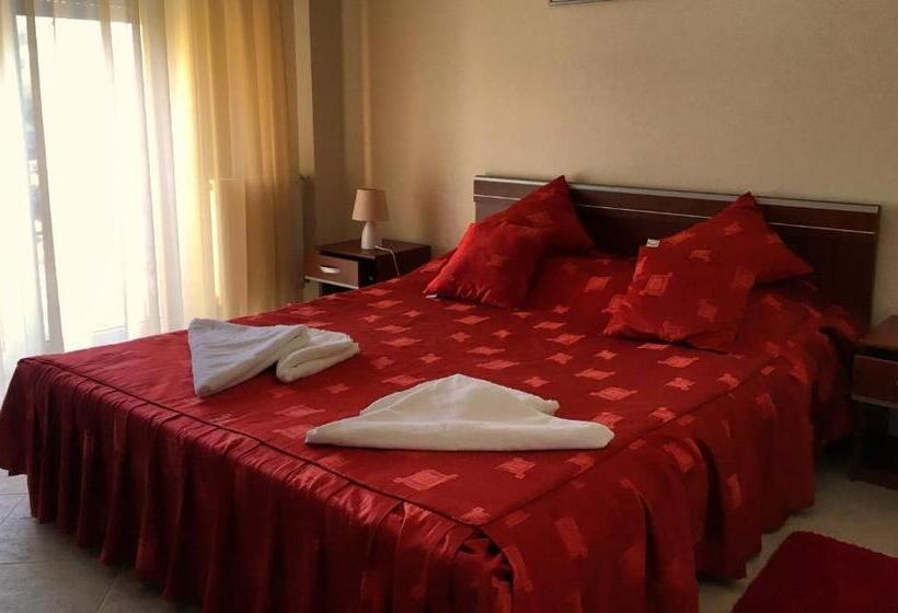 Club Topaz Apartments