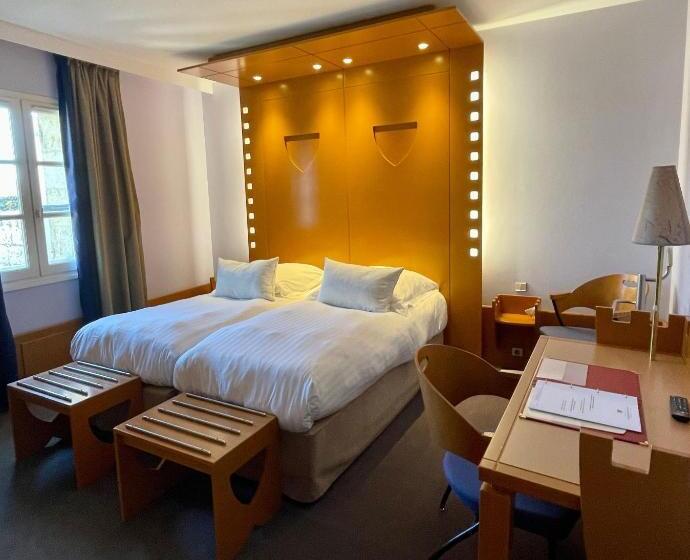 هتل Hôtel Au Logis Des Remparts