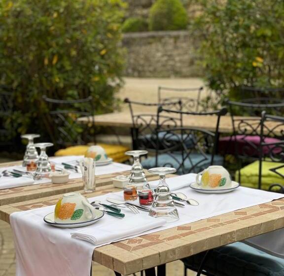 هتل Hôtel Au Logis Des Remparts