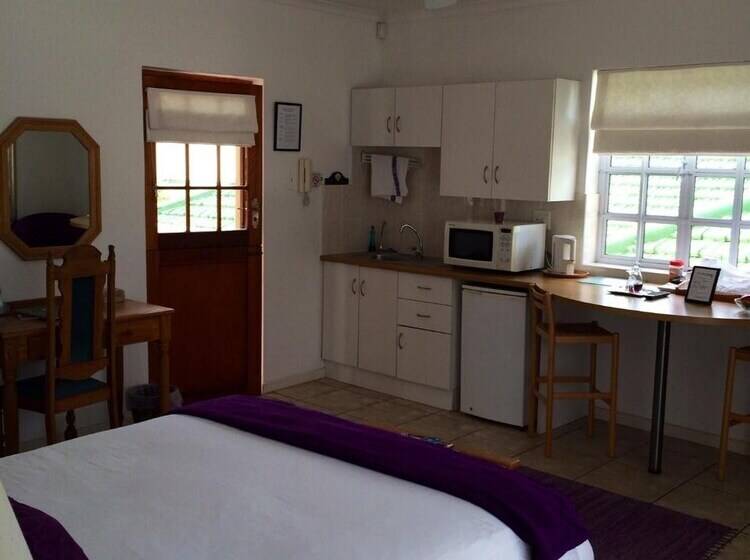 פנסיון Anchorage Guesthouse