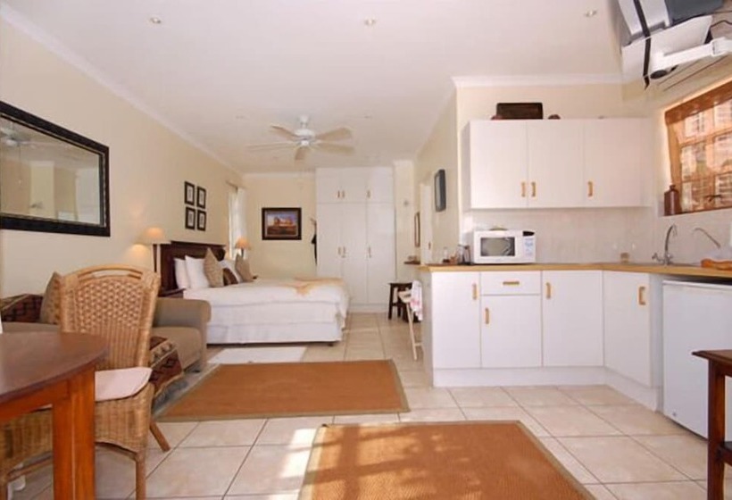 פנסיון Anchorage Guesthouse