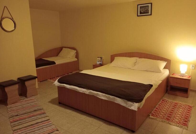 פנסיון Casa Raisa & Maria