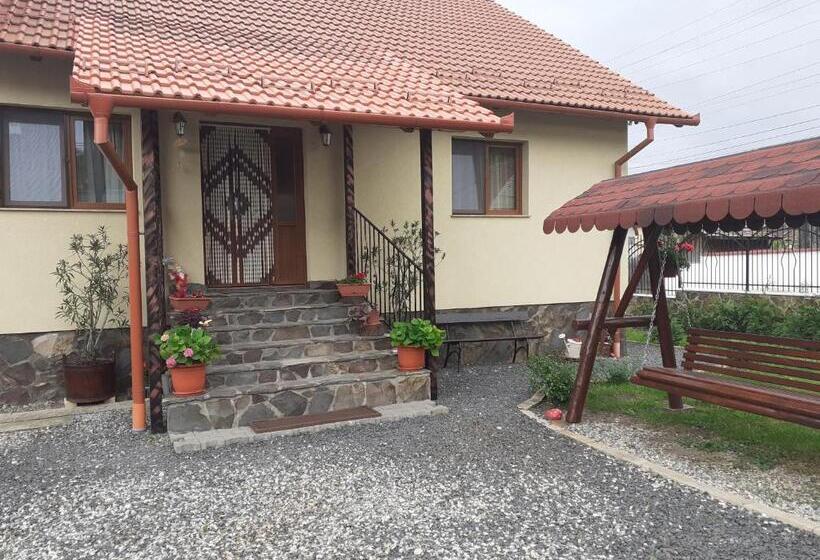 פנסיון Casa Raisa & Maria