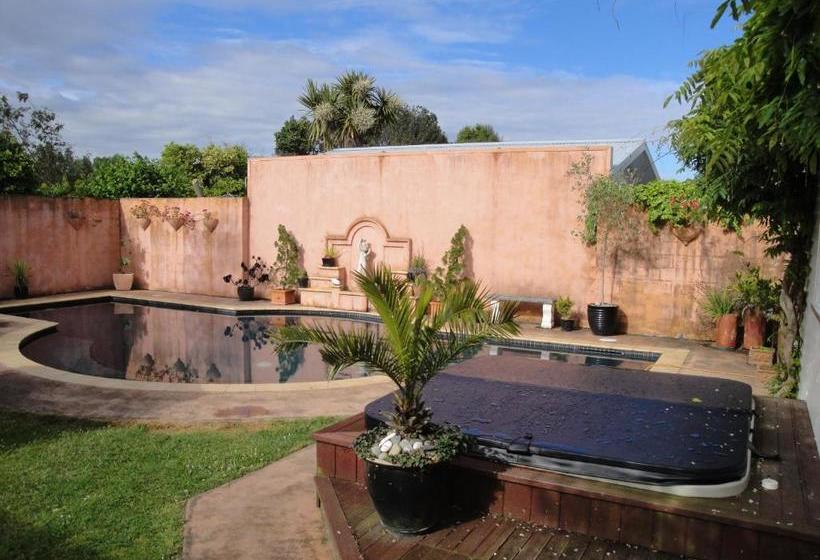 Пансион English Tudor House