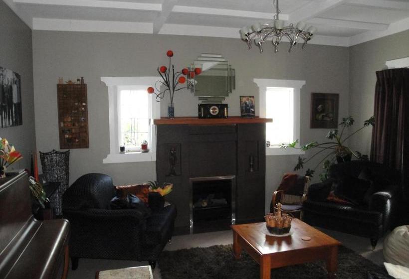 Пансион English Tudor House